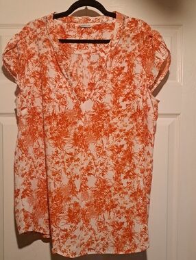 ⚘️Paraphrase-Orange,redish Floral V‑Neck Cap Sleeve Blouse Lightweight loose fit